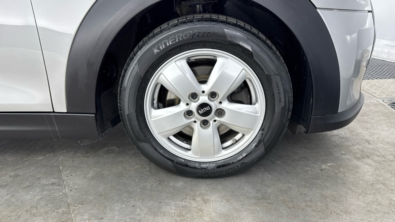 MINI Hatchback 1.5 Cooper Classic Premium 5dr Petrol Hatchback